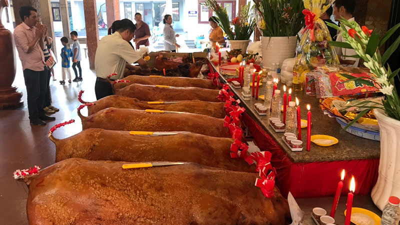 lò heo quay núi sam loan thảo