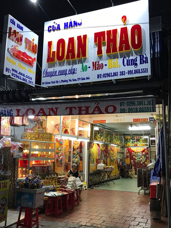 lò heo quay núi sam loan thảo